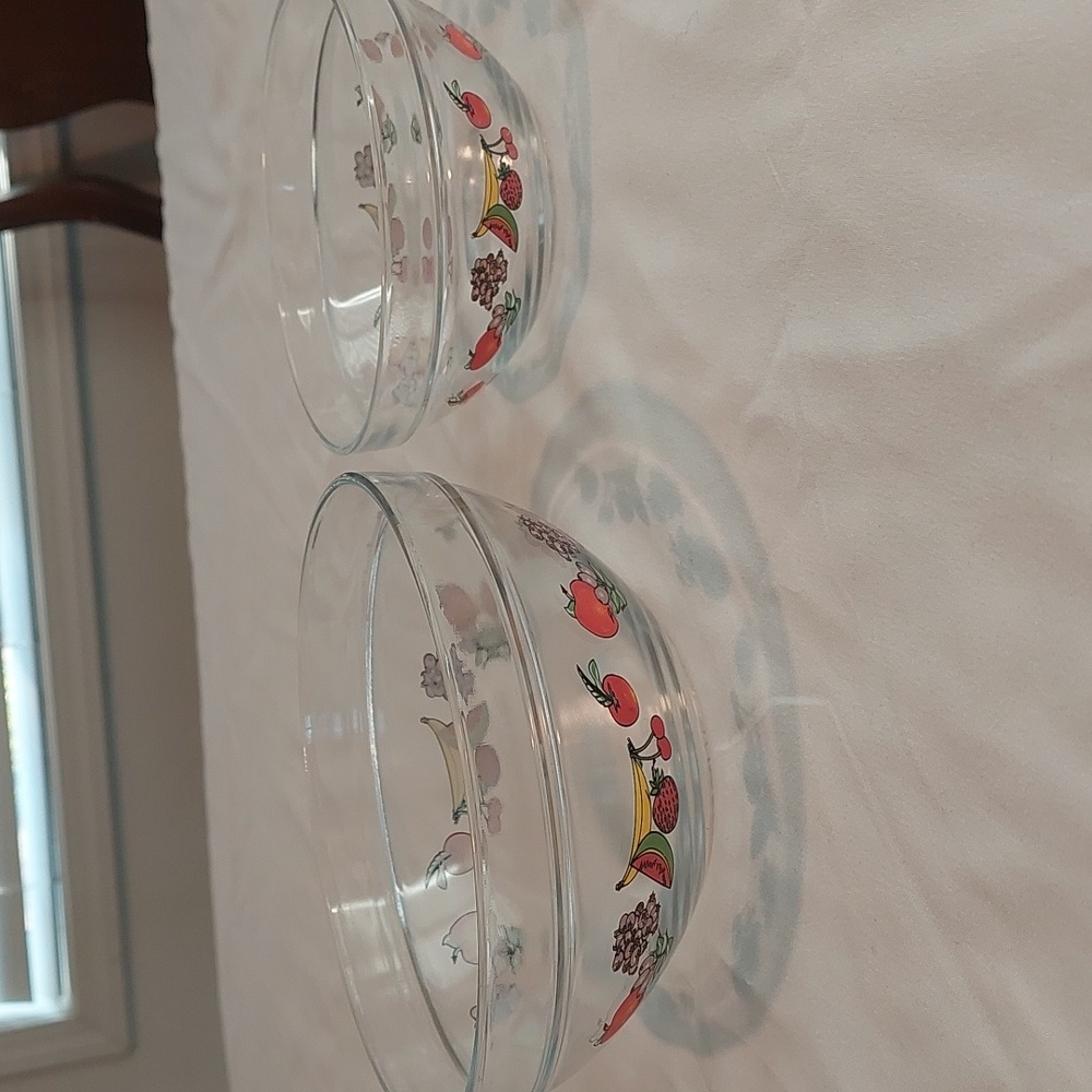 Fruit Bowls vintage 1970s Clear with fruit on the Sides. 2 Bowls.Great Condition